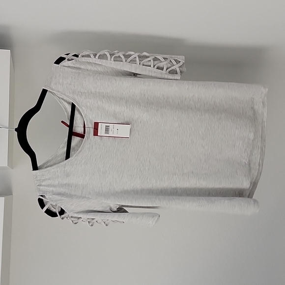 Love Scarlett Tops - Love Scarlett Short Sleeve Top - Medium